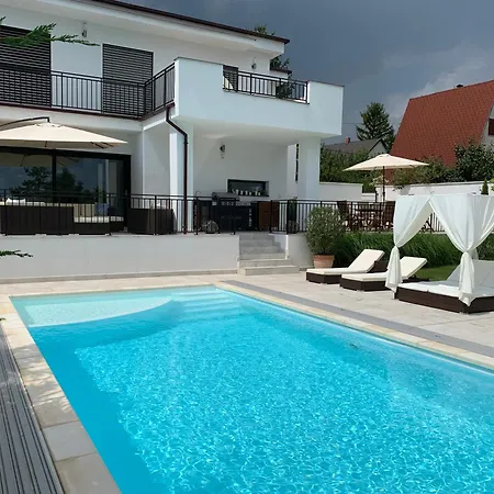Holiday home Theodora