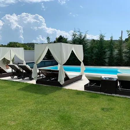 Holiday home Theodora *
